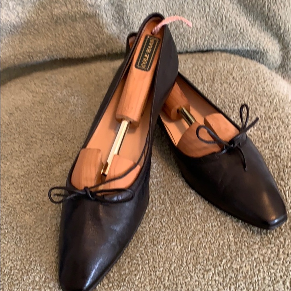 New Manolo Blahnik Blk flat size 42/12 never worn